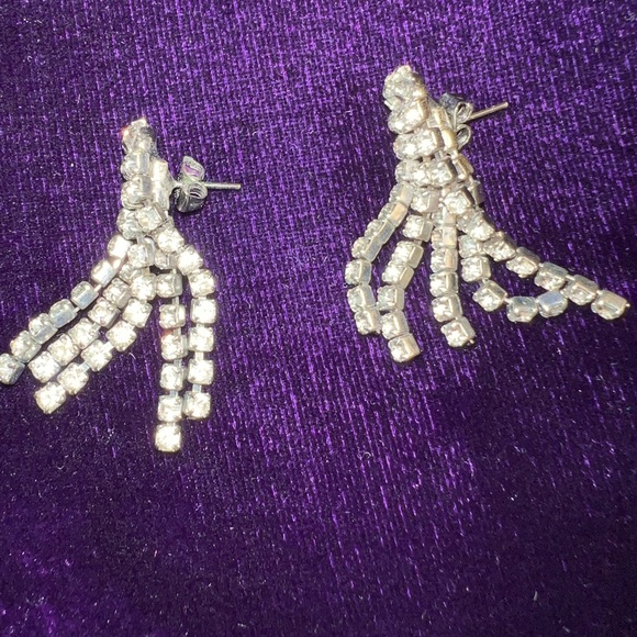 Elegant Rhinestone Earrings Dangling Vintage Like New! 1.5 Inches Long - Picture 2 of 3